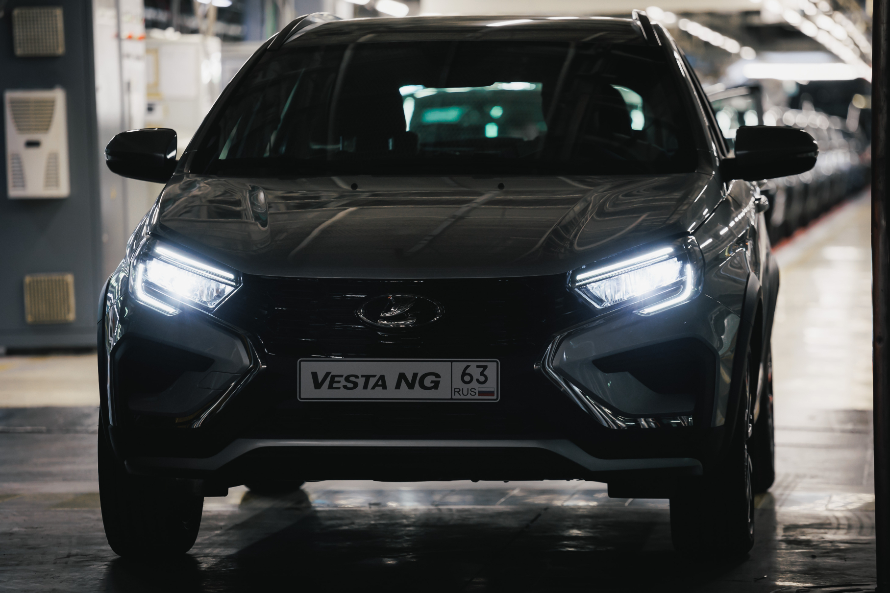 АвтоВАЗ не может отгрузить десятки новых Lada Vesta дилерам