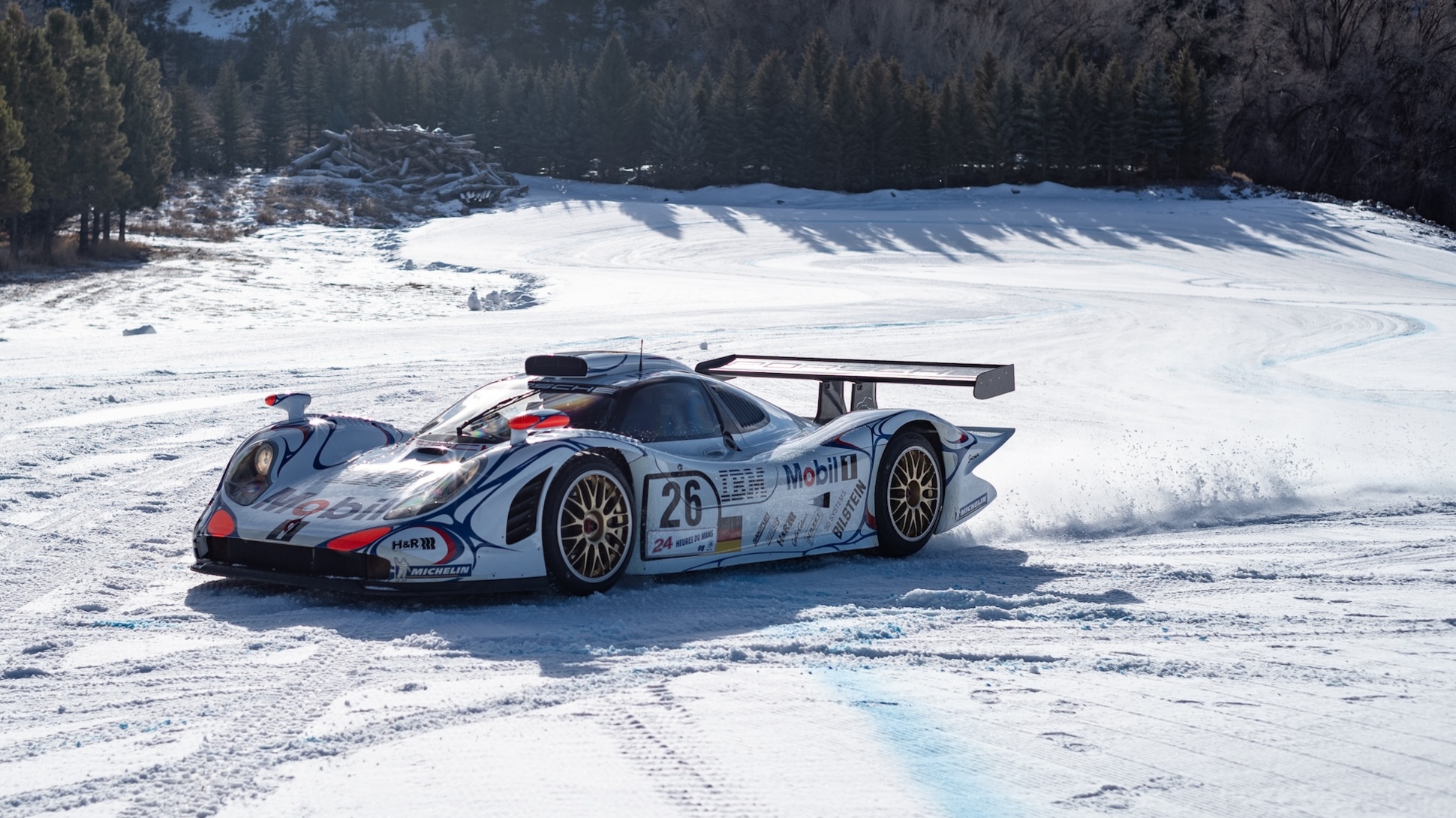 Видео: Porsche вывела уникальный суперкар на ледовую трассу — Motor