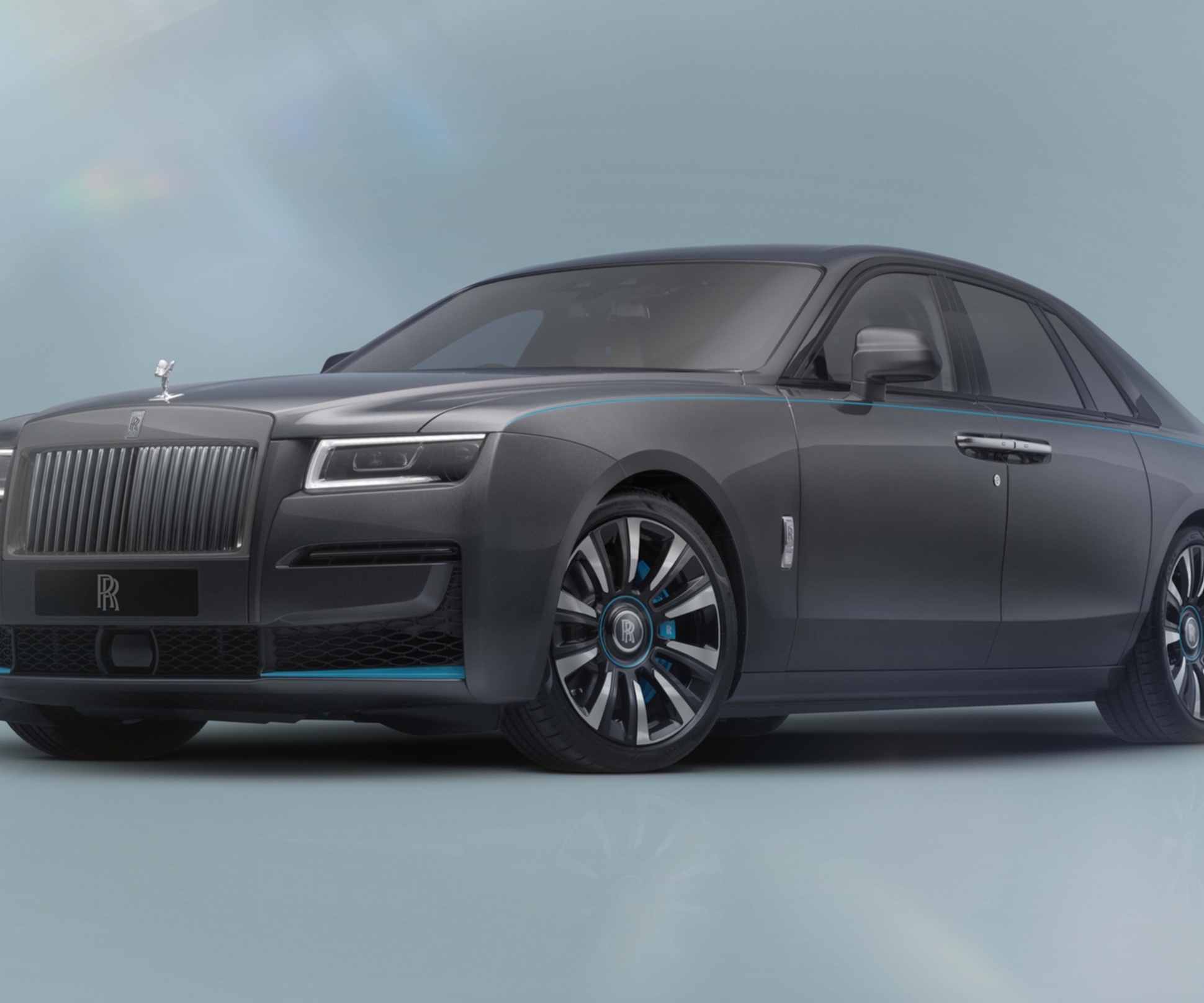 Седан Rolls-Royce Ghost окрасили краской с эффектом камня — Motor