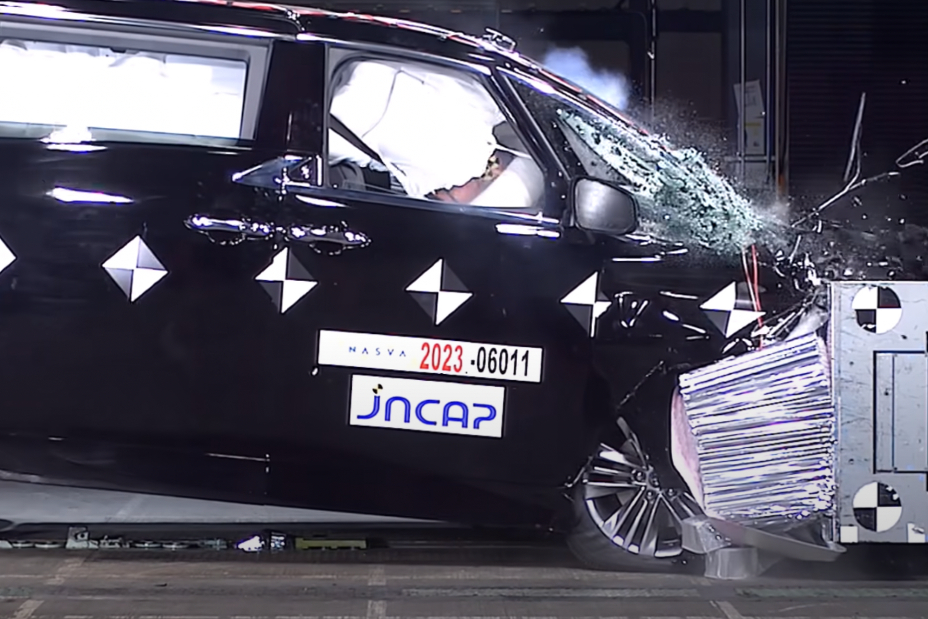 Видео: Toyota Alphard не заработал максимальную оценку в ходе краш-тестов —  Motor