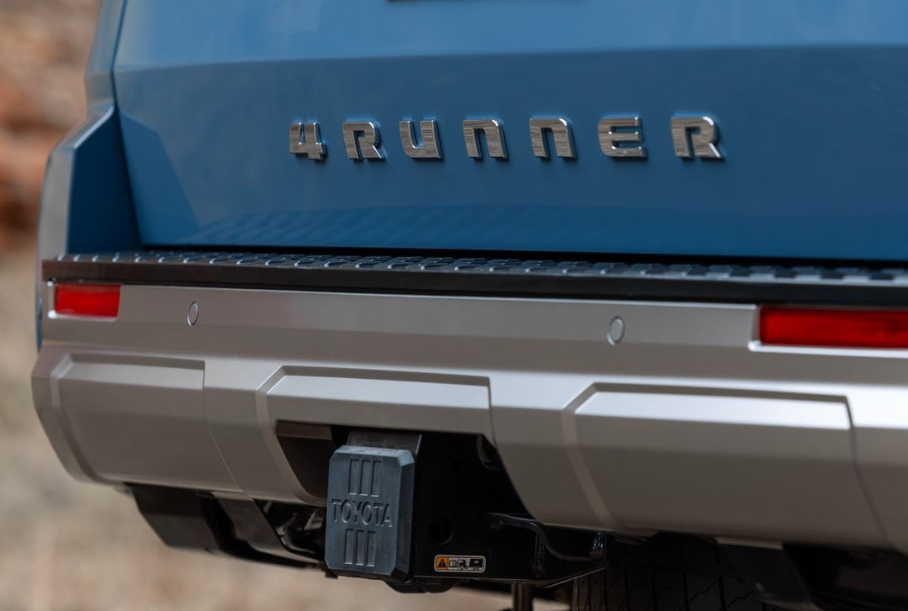 Toyota опубликовала первое изображение нового 4Runner