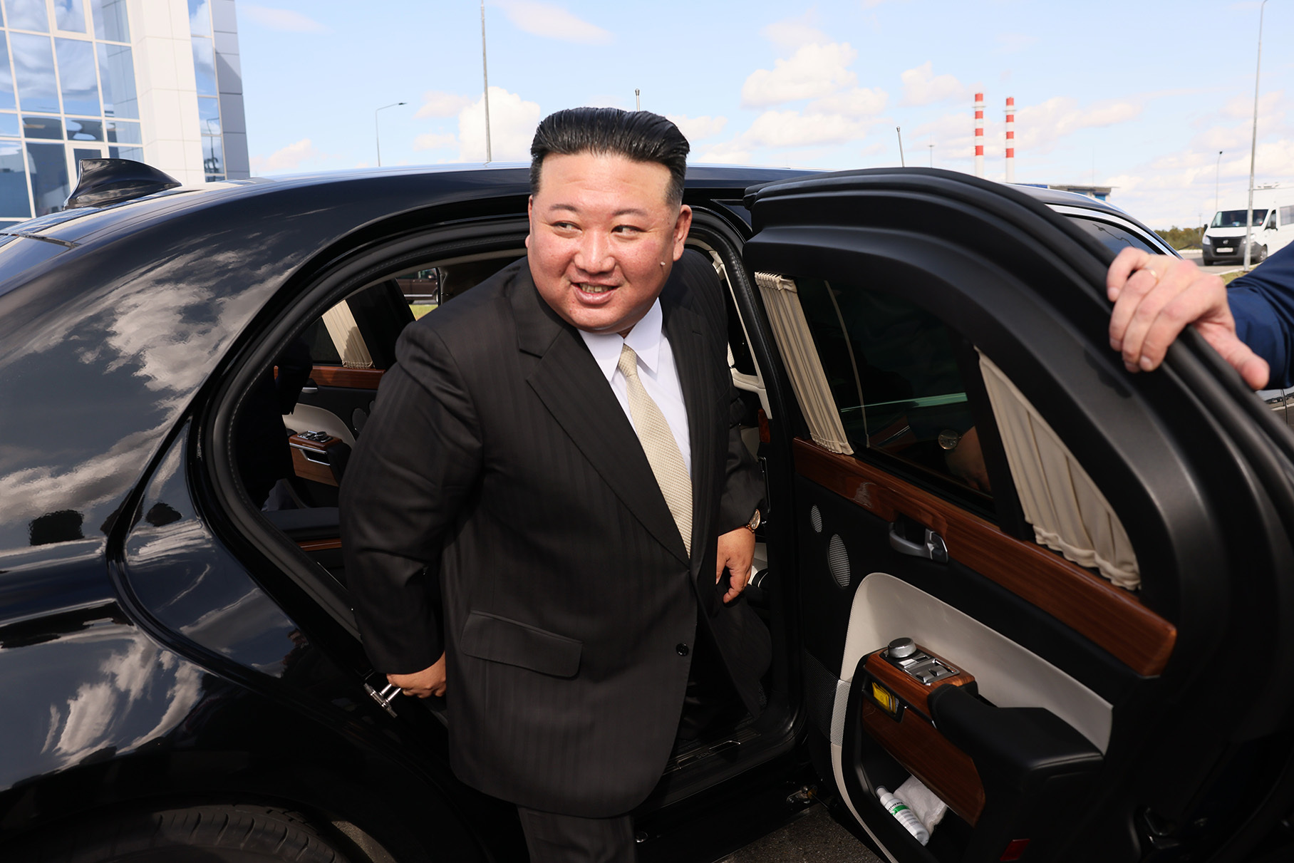 Лидер КНДР Ким Чен Ын регулярно ездит на лимузине Aurus