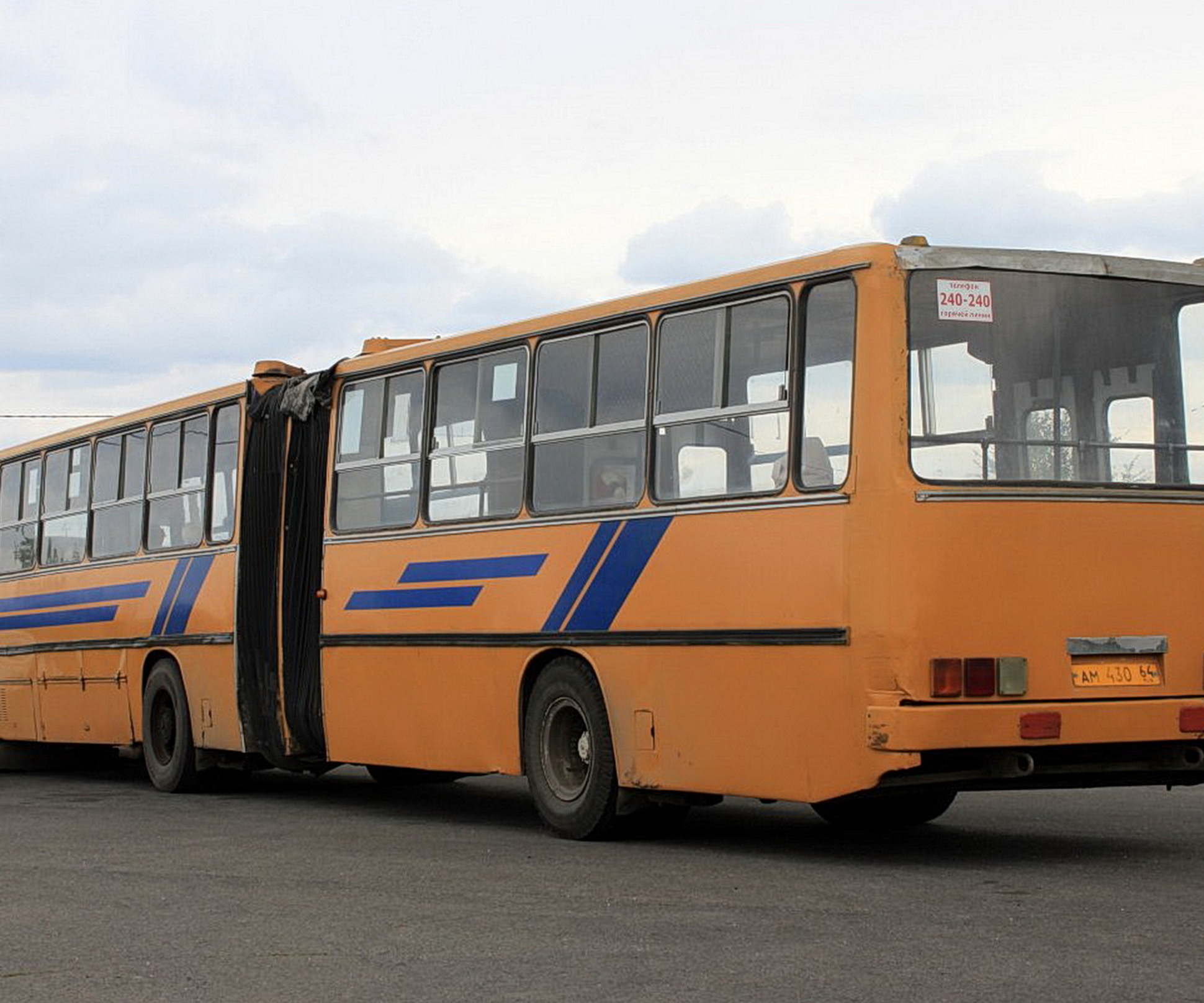 В Саратове на регулярный маршрут вернулся советский Ikarus «гармошка» —  Motor