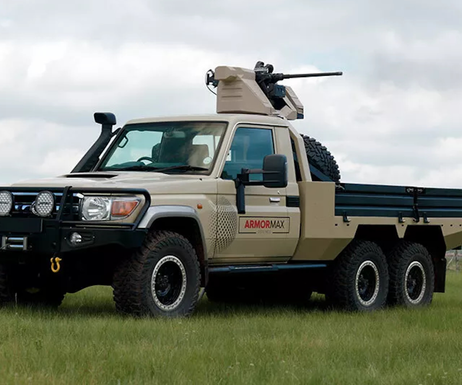 Классический Toyota Land Cruiser превратили в шестиколёсный пикап с  пулемётом — Motor