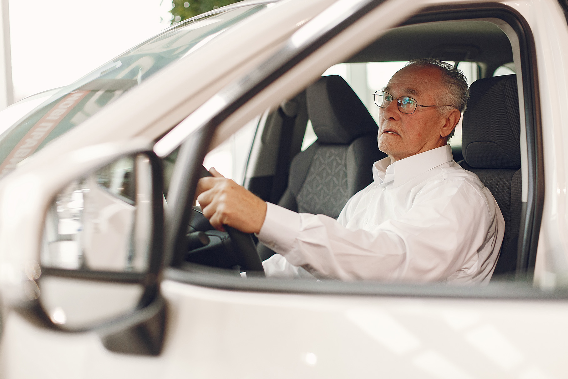 Водители старше 75 лет не должны управлять автомобилями
