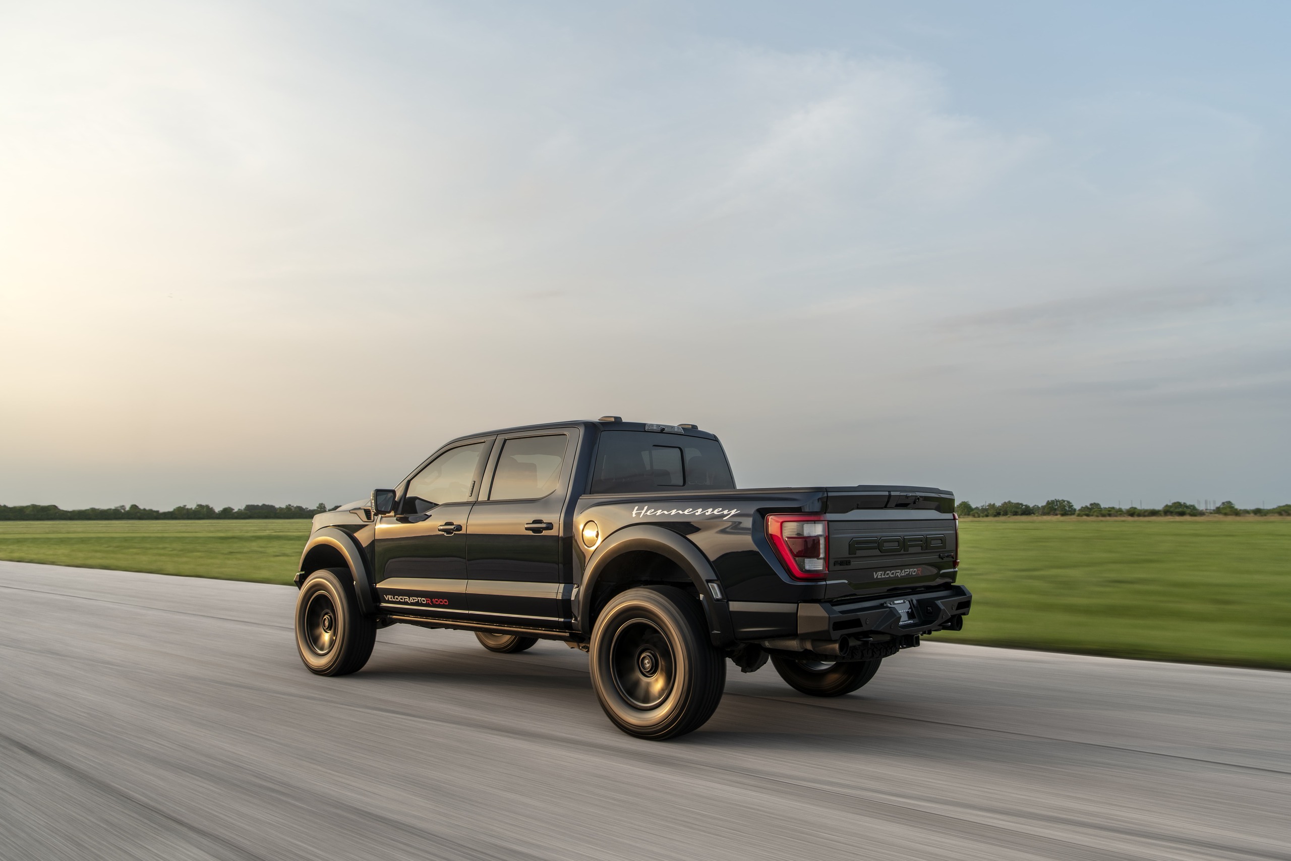 Hennessey начала выпускать 1000-сильный суперпикап Ford F-150 Raptor — Motor