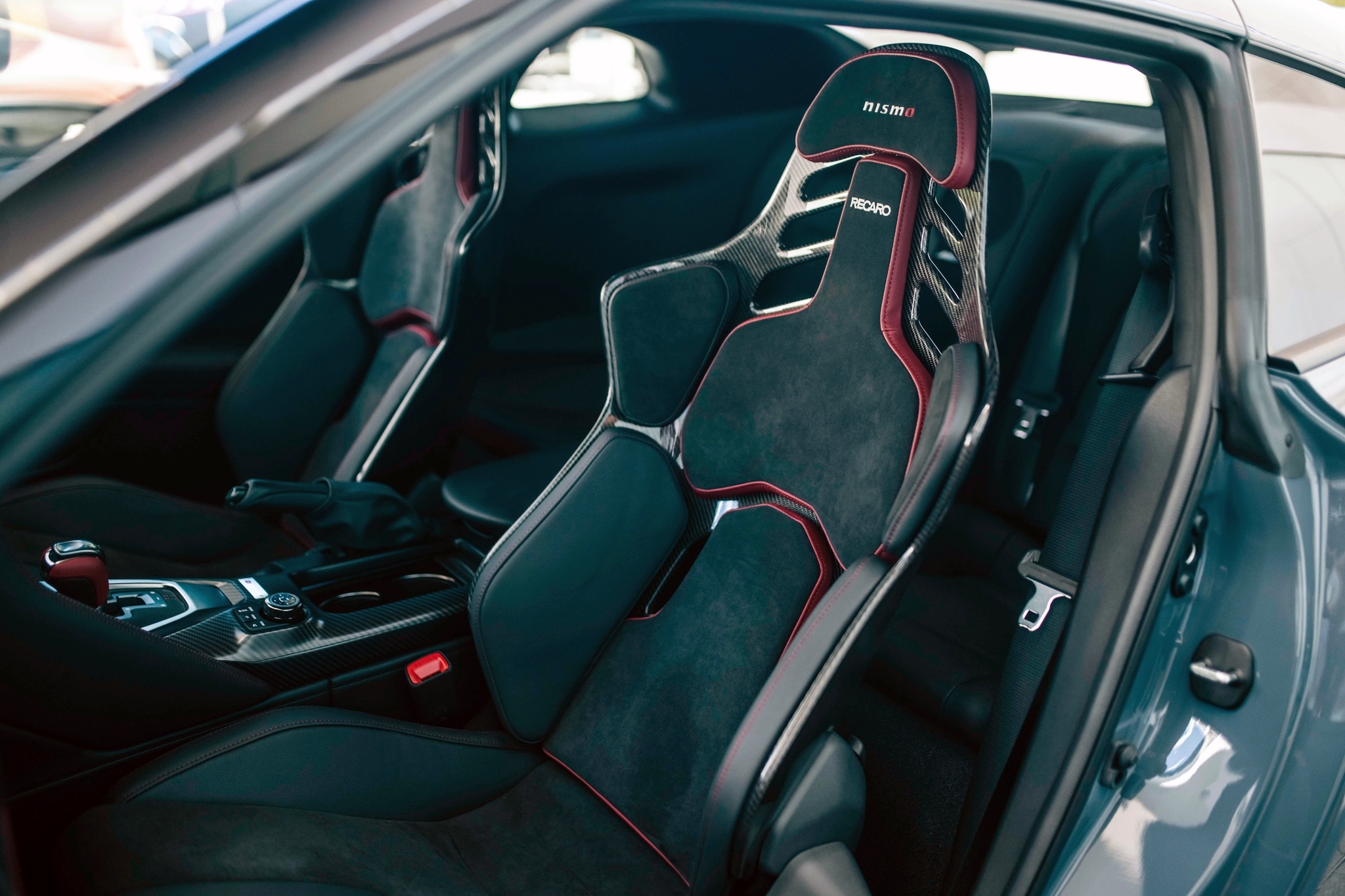 У покупателей японского спорткара Nissan GT-R Nismo отобрали карбоновые кресла