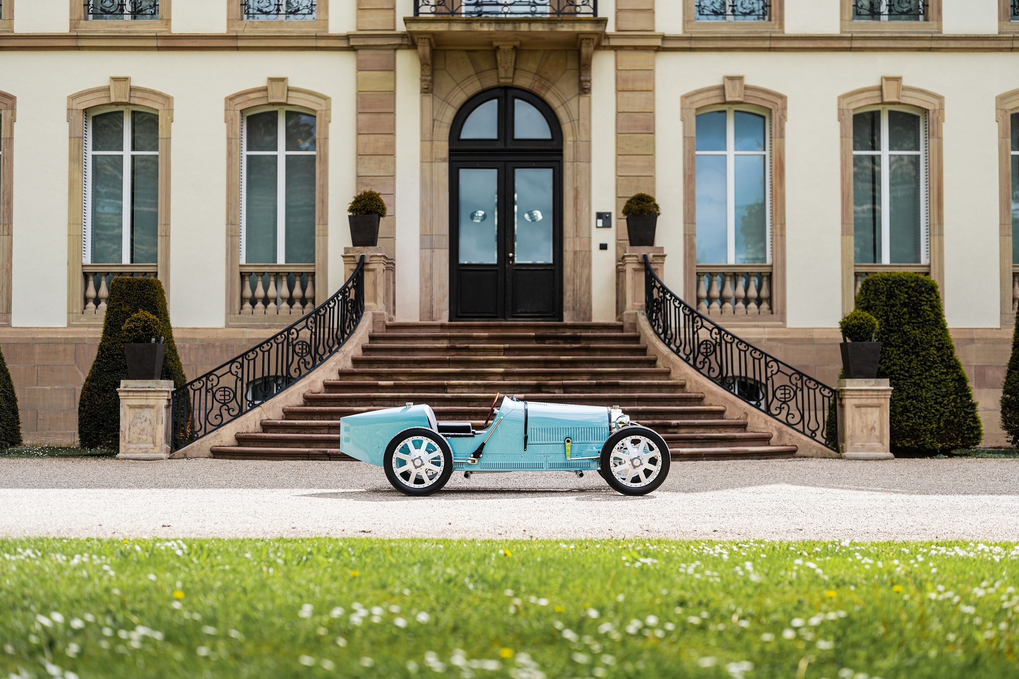 Компания Bugatti выпустила эксклюзивную версию детского спорткара Baby II