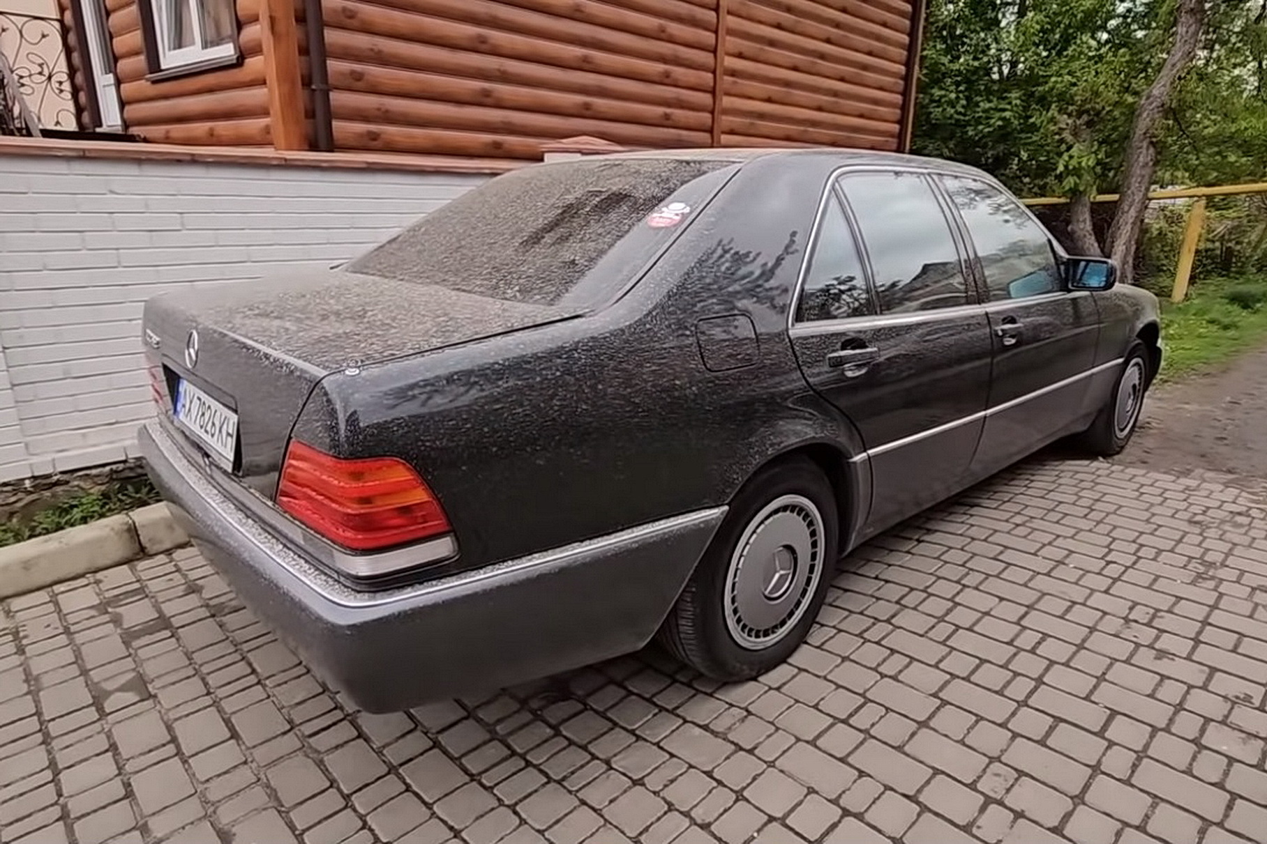 В Украине обнаружили Mercedes W140, простоявший в гараже с 1990-х