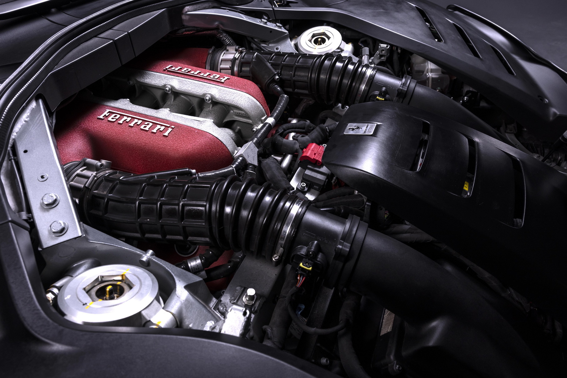 Ferrari не станет добавлять турбонаддув двигателю V12