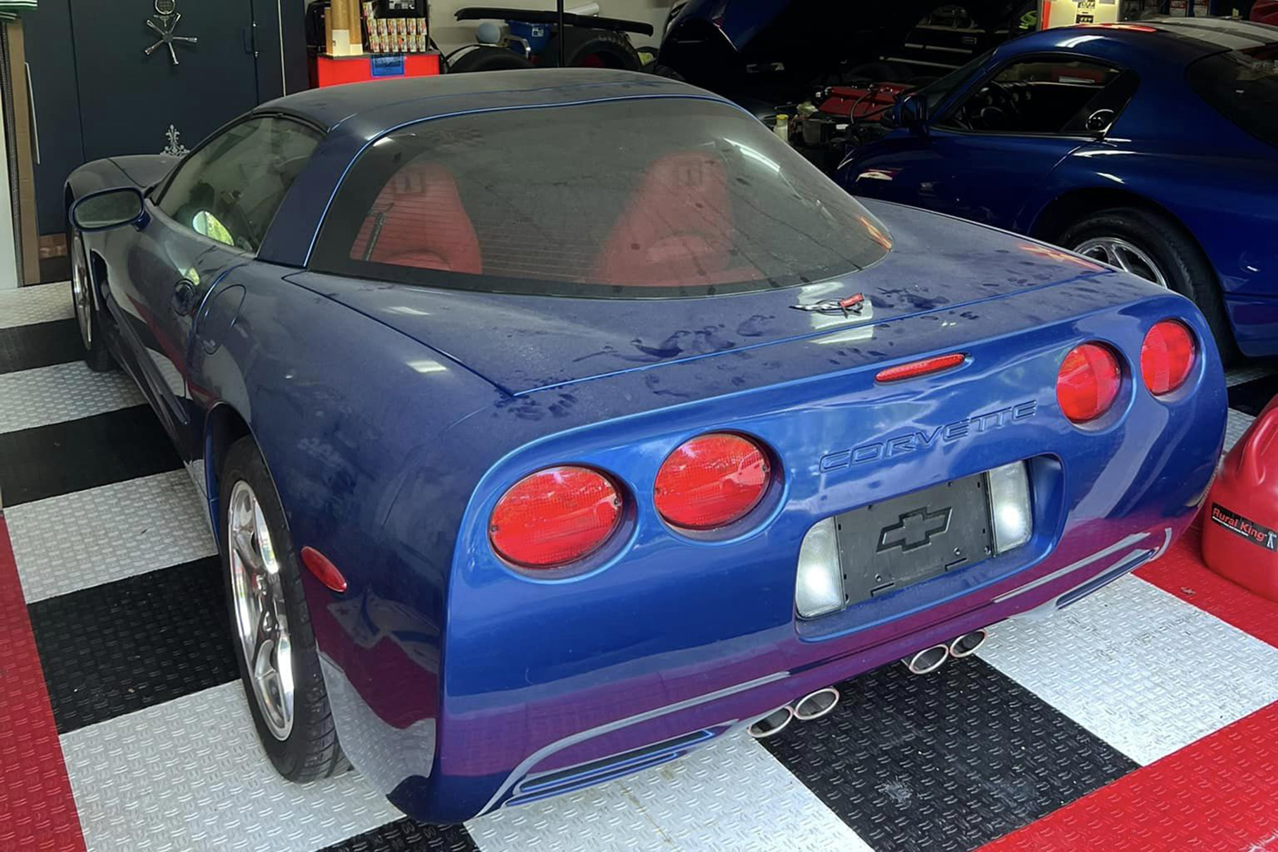 В США продают Chevrolet Corvette 2002 года почти без пробега