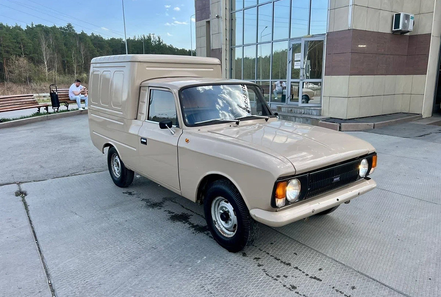 В Краснодаре за 700 тысяч рублей продают фургон Иж-2715 образца 1993 года