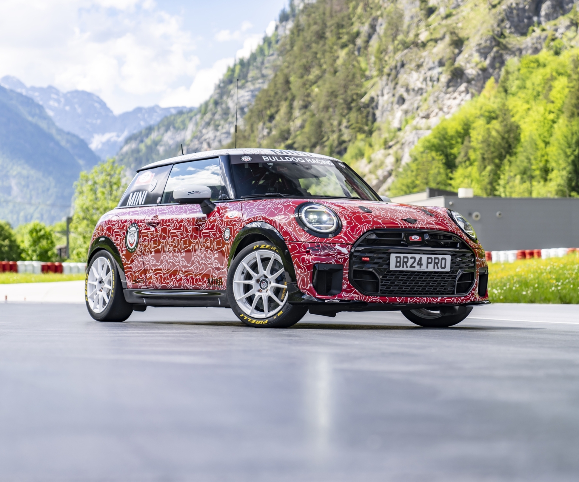 MINI анонсировала новый хэтчбек версии John Cooper Works — Motor