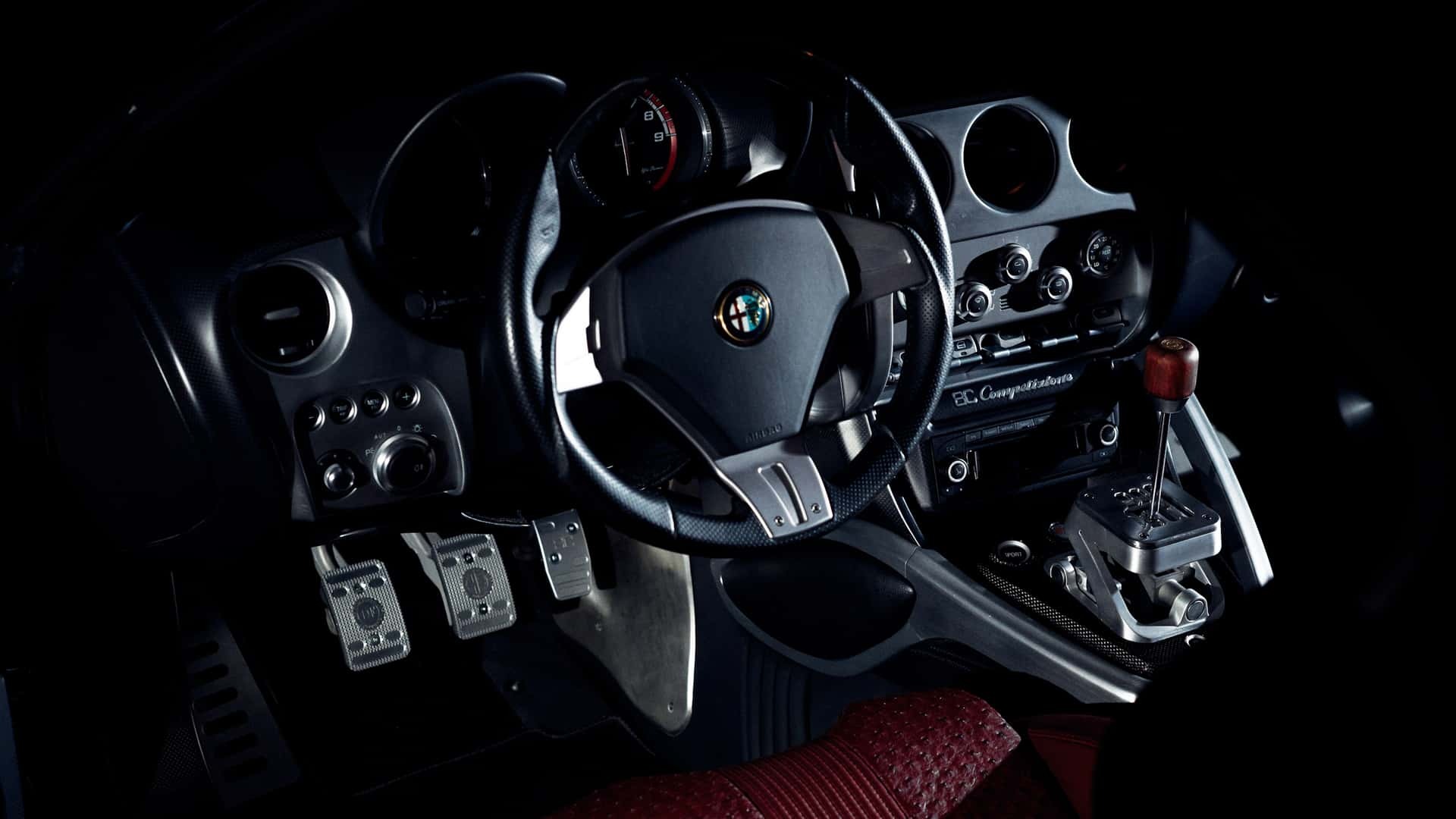 Суперкар Alfa Romeo 8C Competizione оборудовали механической коробкой передач