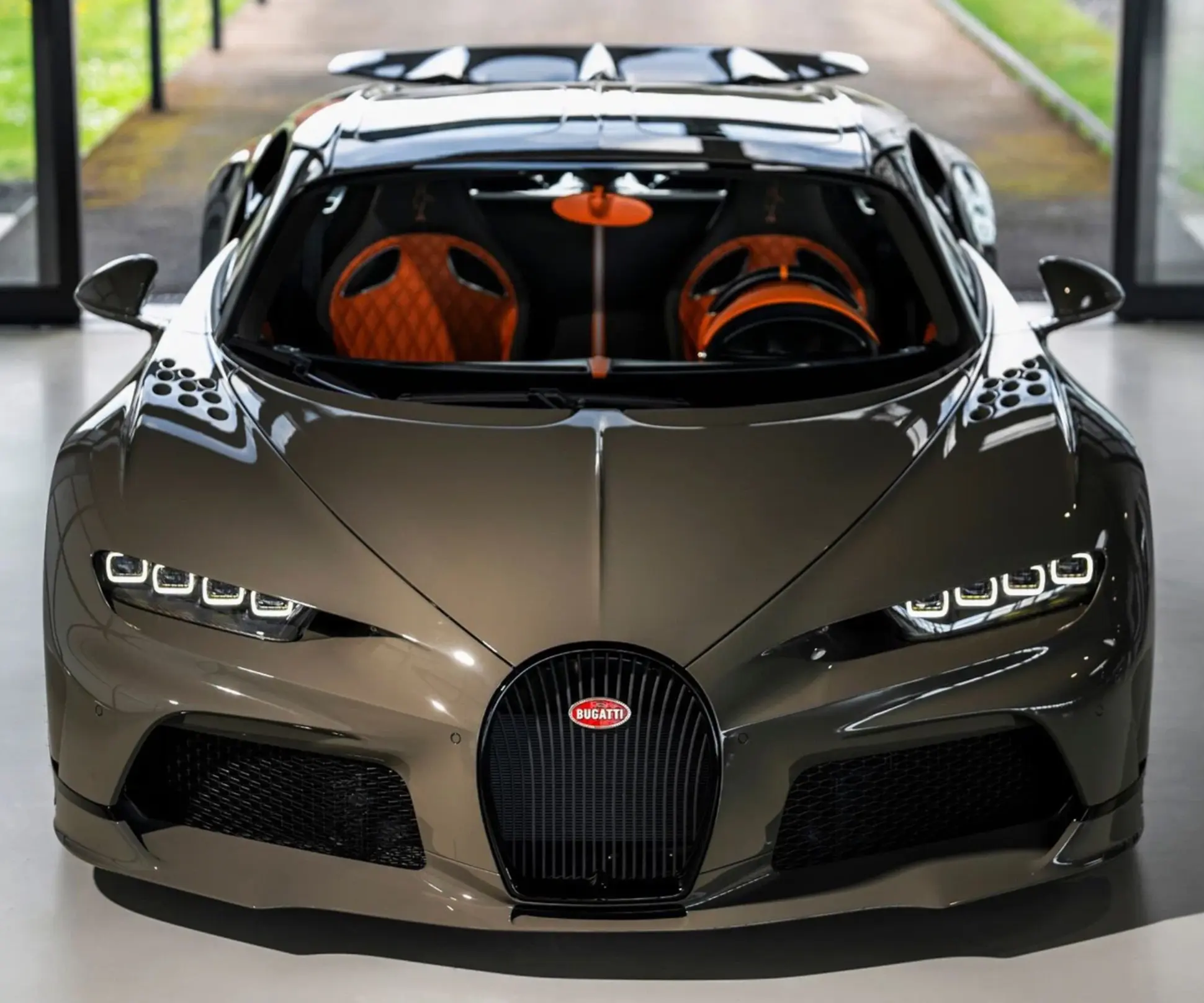 Bugatti показала гиперкар Chiron Super Sport с уникальным декором — Motor