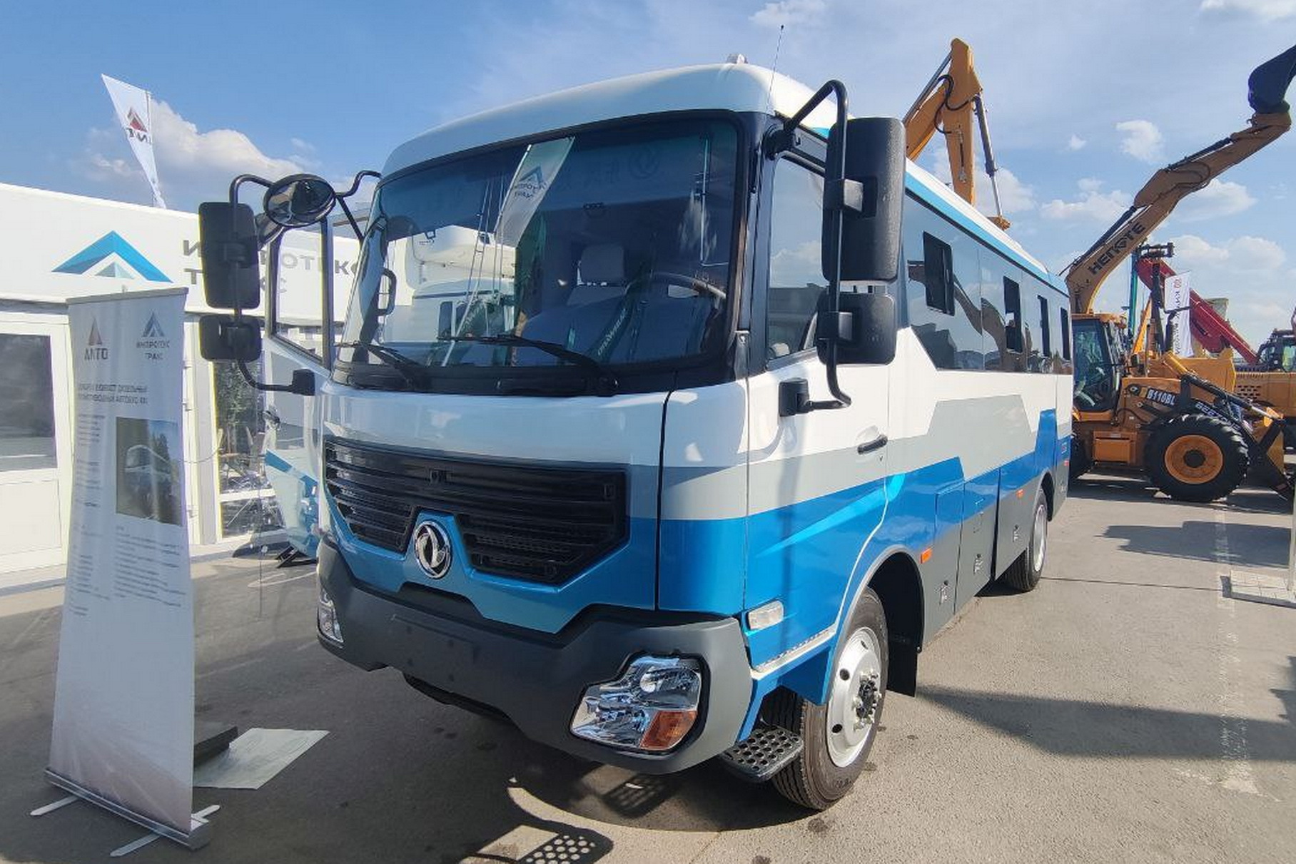 Dongfeng привез в Россию автобус-вездеход, который бросит вызов ПАЗу