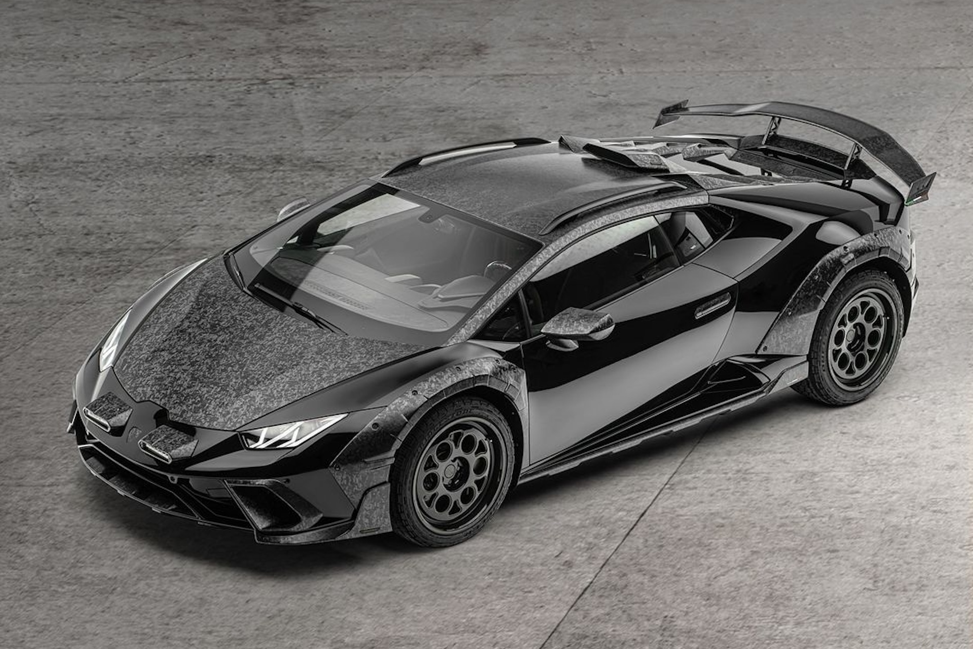 Компания Mansory доработала внедорожный суперкар Lamborghini Huracan Sterrato