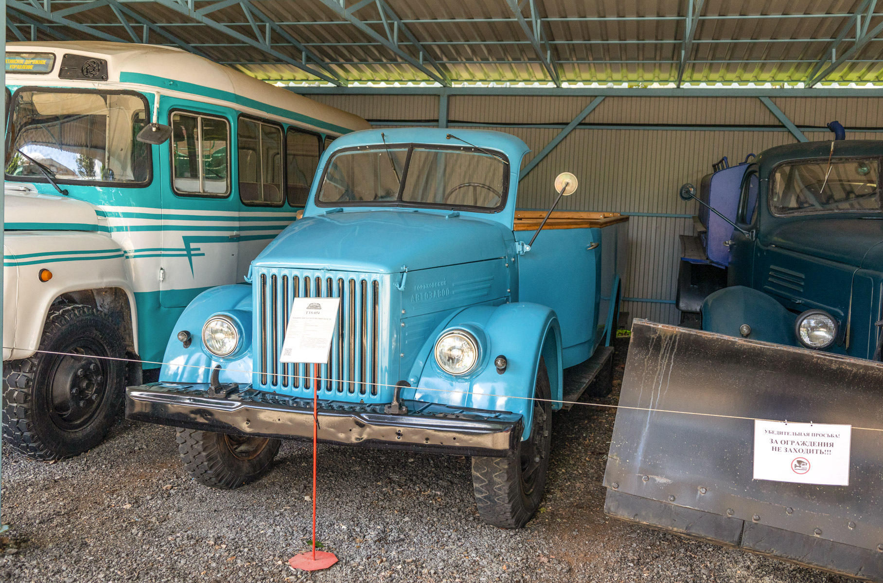 Самые яркие автомобили ретрофестиваля «Автобаза»