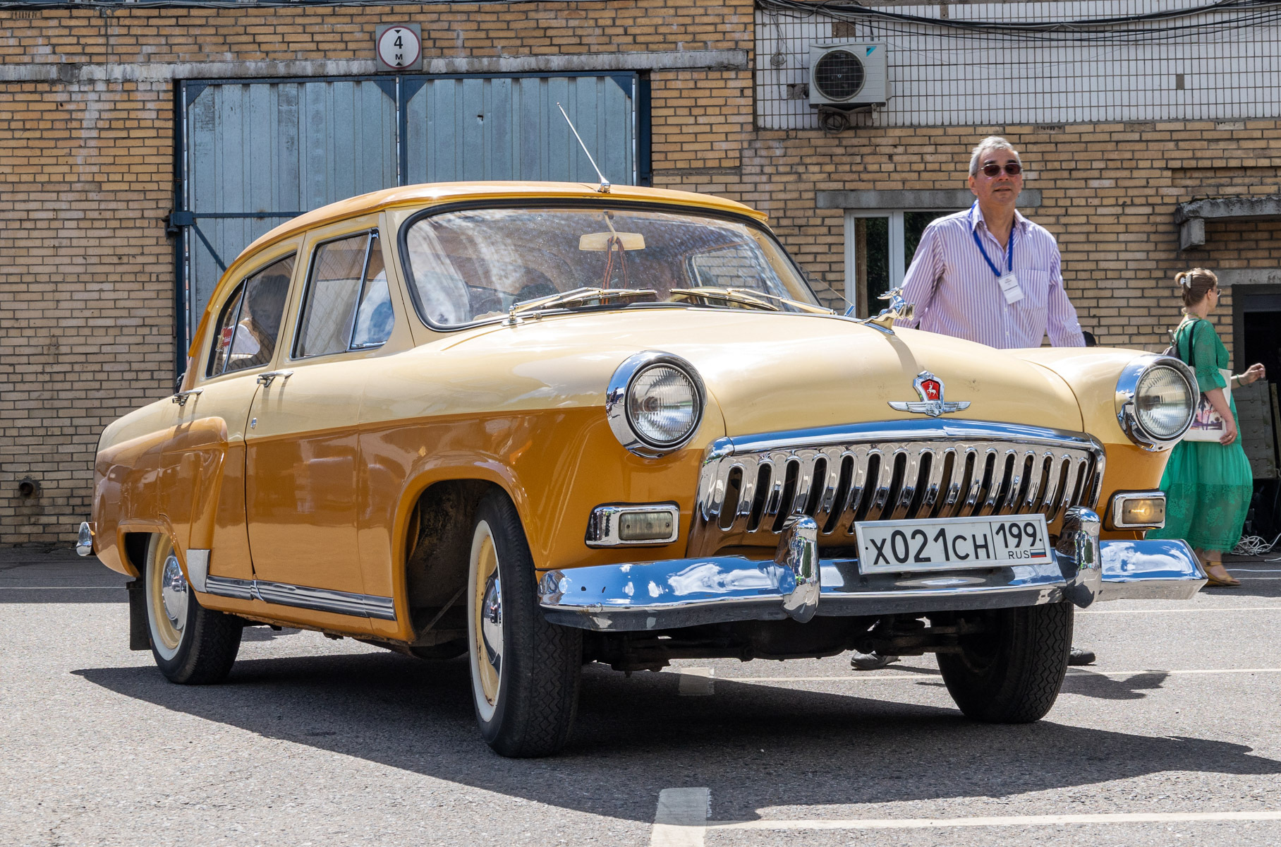 Самые яркие автомобили ретрофестиваля «Автобаза»