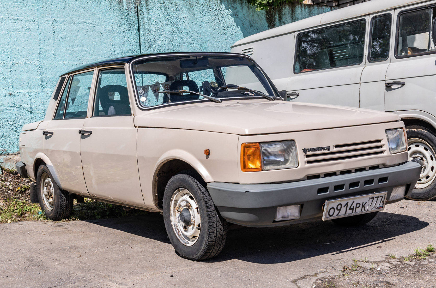 Самые яркие автомобили ретрофестиваля «Автобаза»