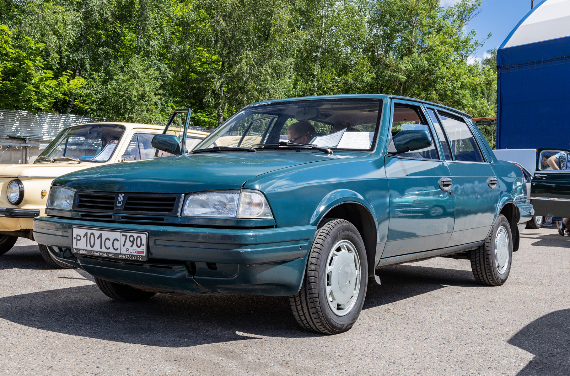 Самые яркие автомобили ретрофестиваля «Автобаза»