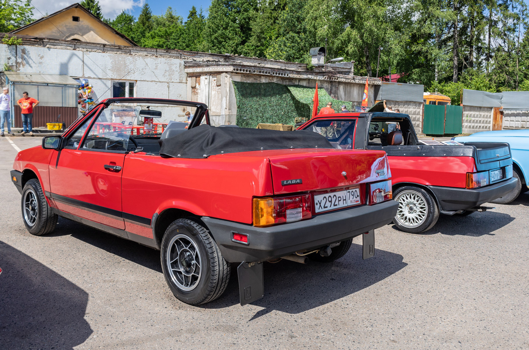 Самые яркие автомобили ретрофестиваля «Автобаза»