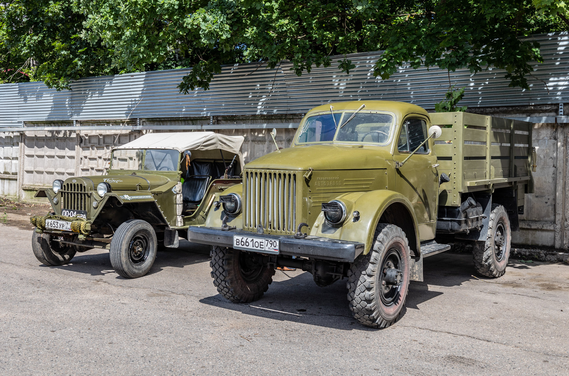 Самые яркие автомобили ретрофестиваля «Автобаза»