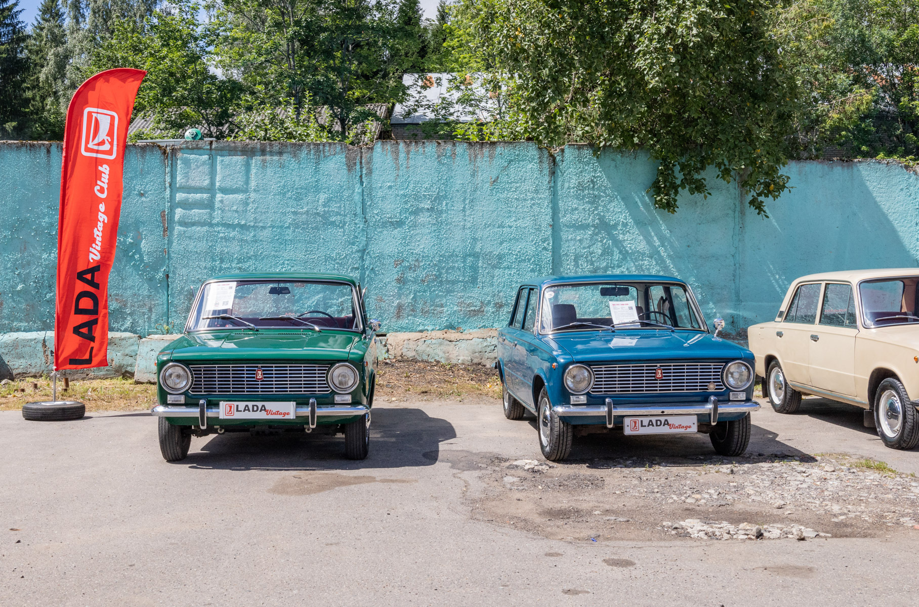 Самые яркие автомобили ретрофестиваля «Автобаза»