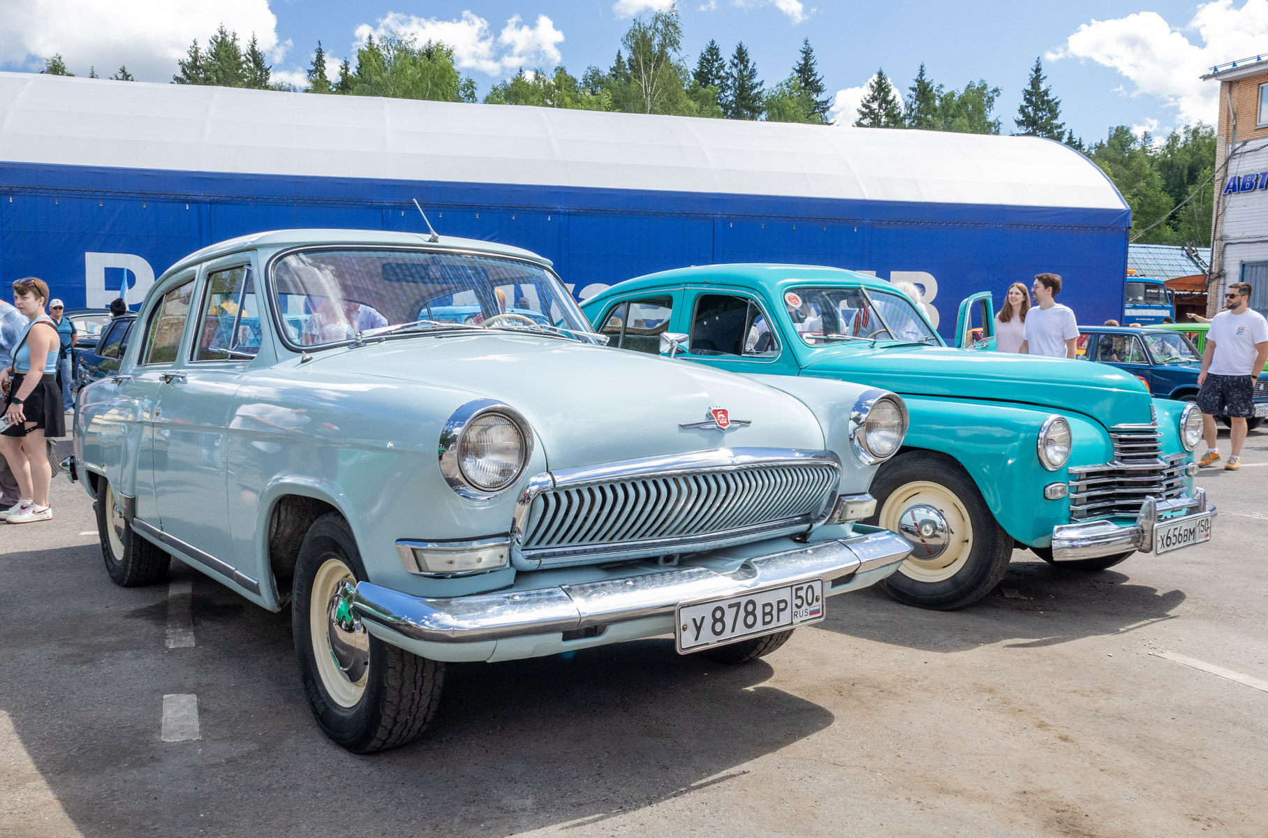 Самые яркие автомобили ретрофестиваля «Автобаза»