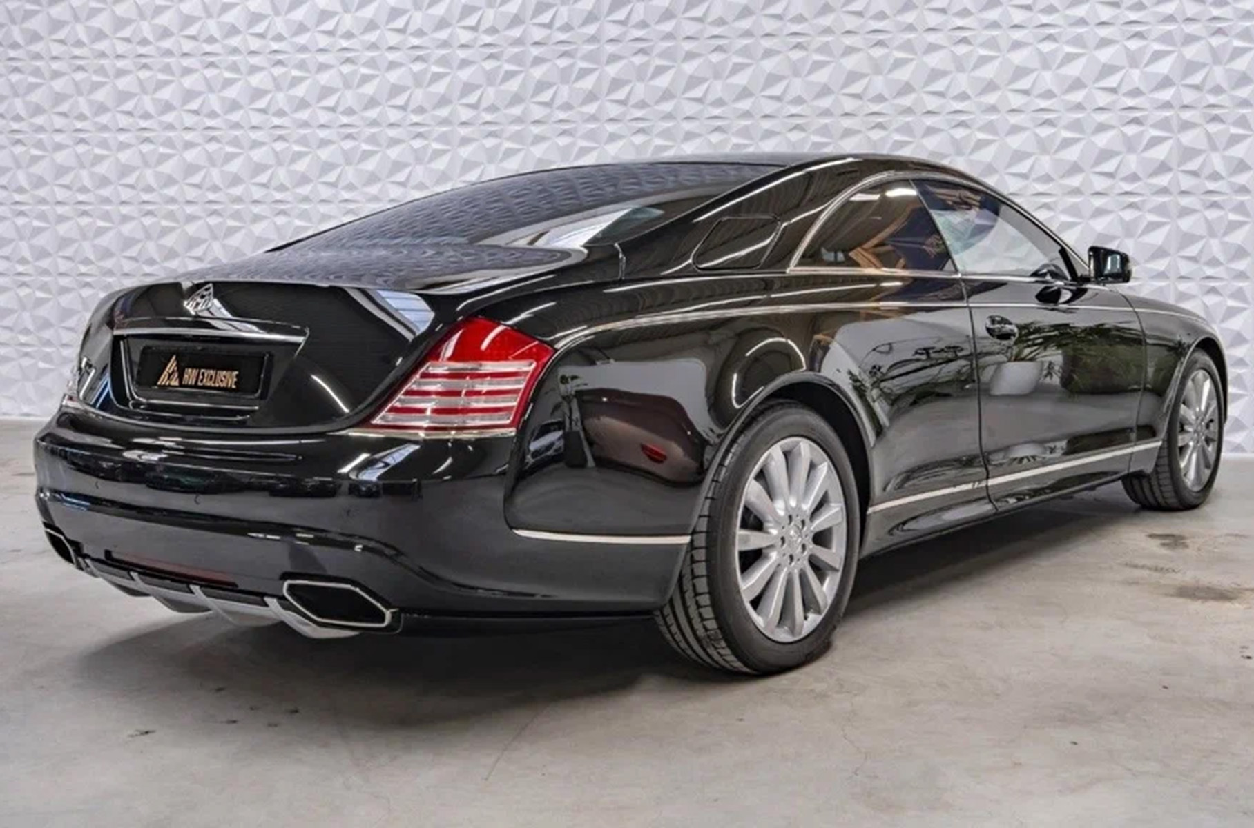 В России продают Maybach 57S футболиста «Барселоны»