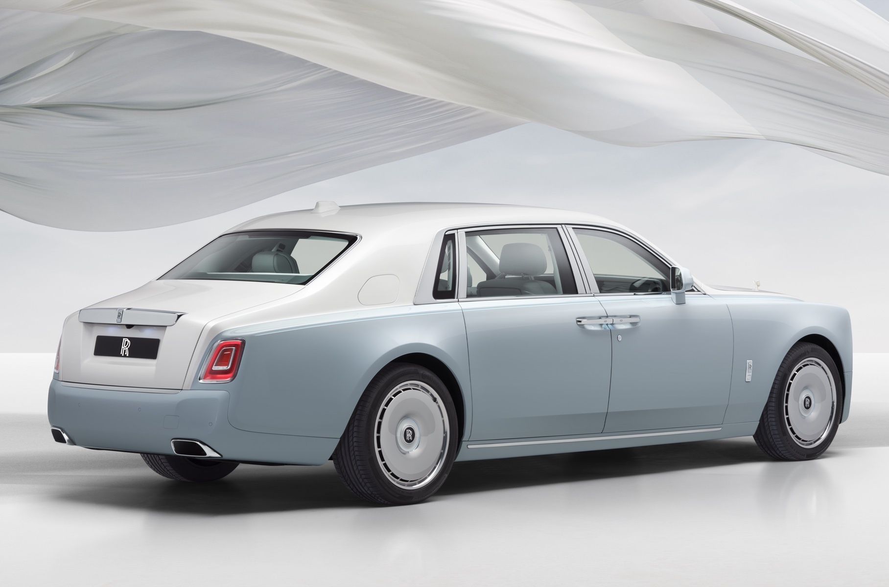 У Rolls-Royce Phantom Extended появилась специальная версия Scintilla