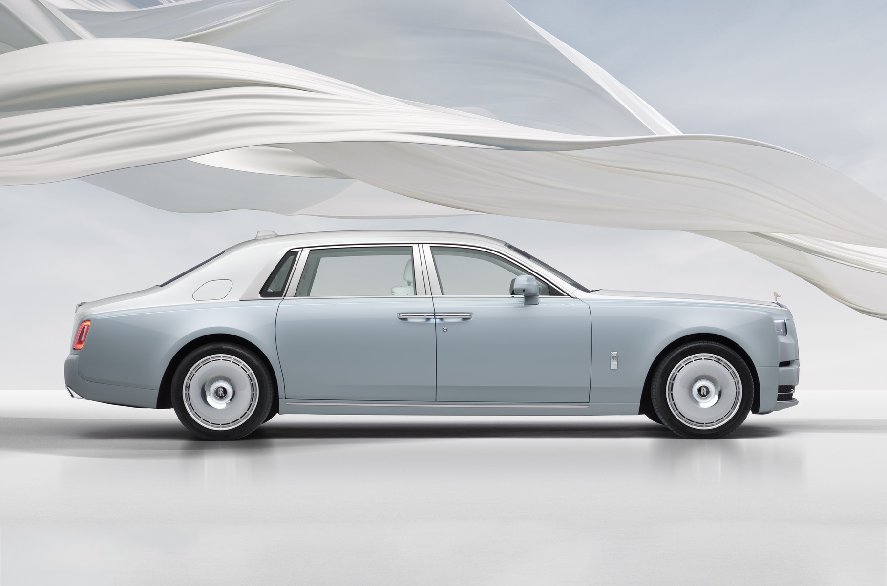 У Rolls-Royce Phantom Extended появилась специальная версия Scintilla