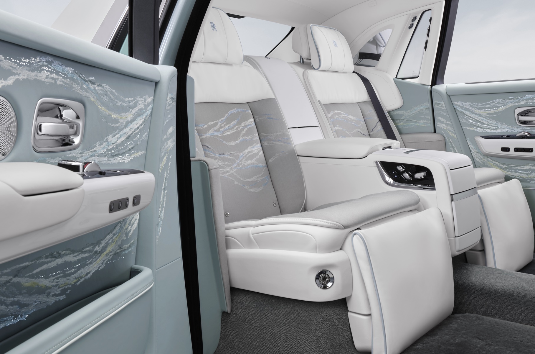 У Rolls-Royce Phantom Extended появилась специальная версия Scintilla