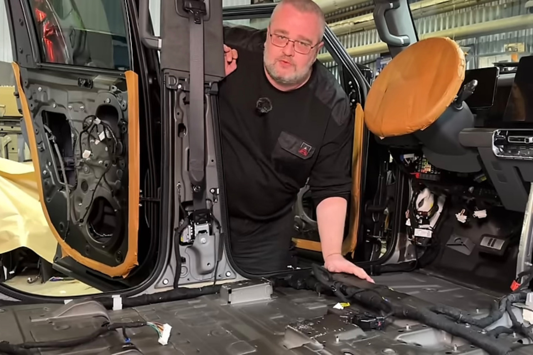 Блогер разобрал китайца за 13 млн рублей и обнаружил там воду