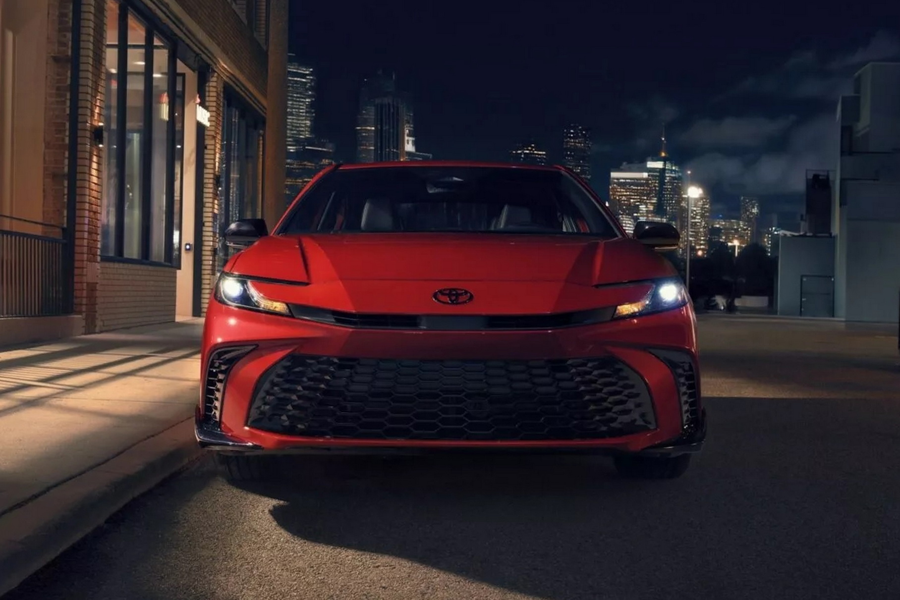У новой Toyota Camry XV80 появилась «черная» спортверсия