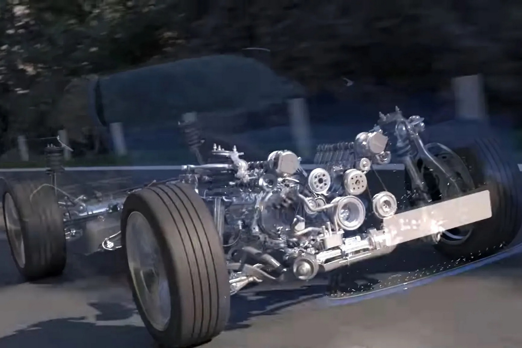 Toyota показала гибрид с V8 в видеоролике про новый RAV4