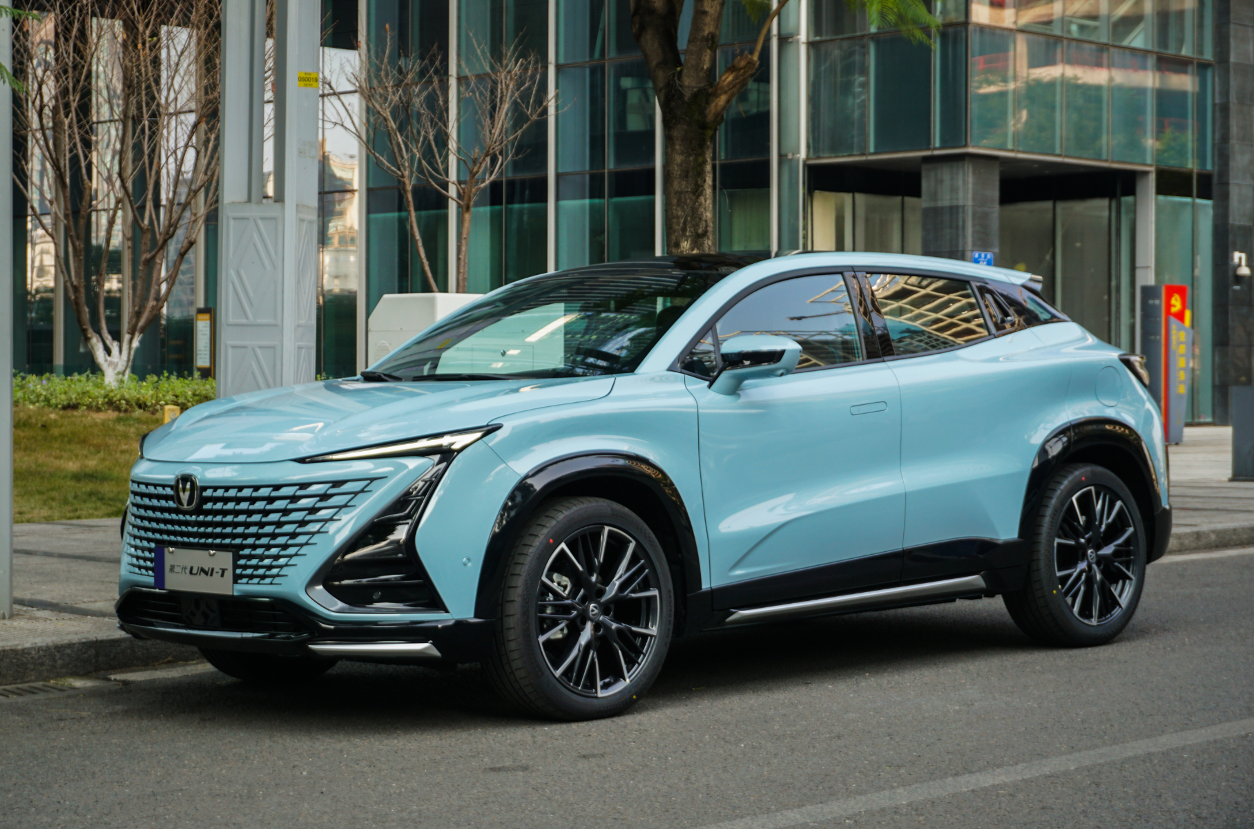 Названы двухлетние машины, которые охотнее всего покупают в России