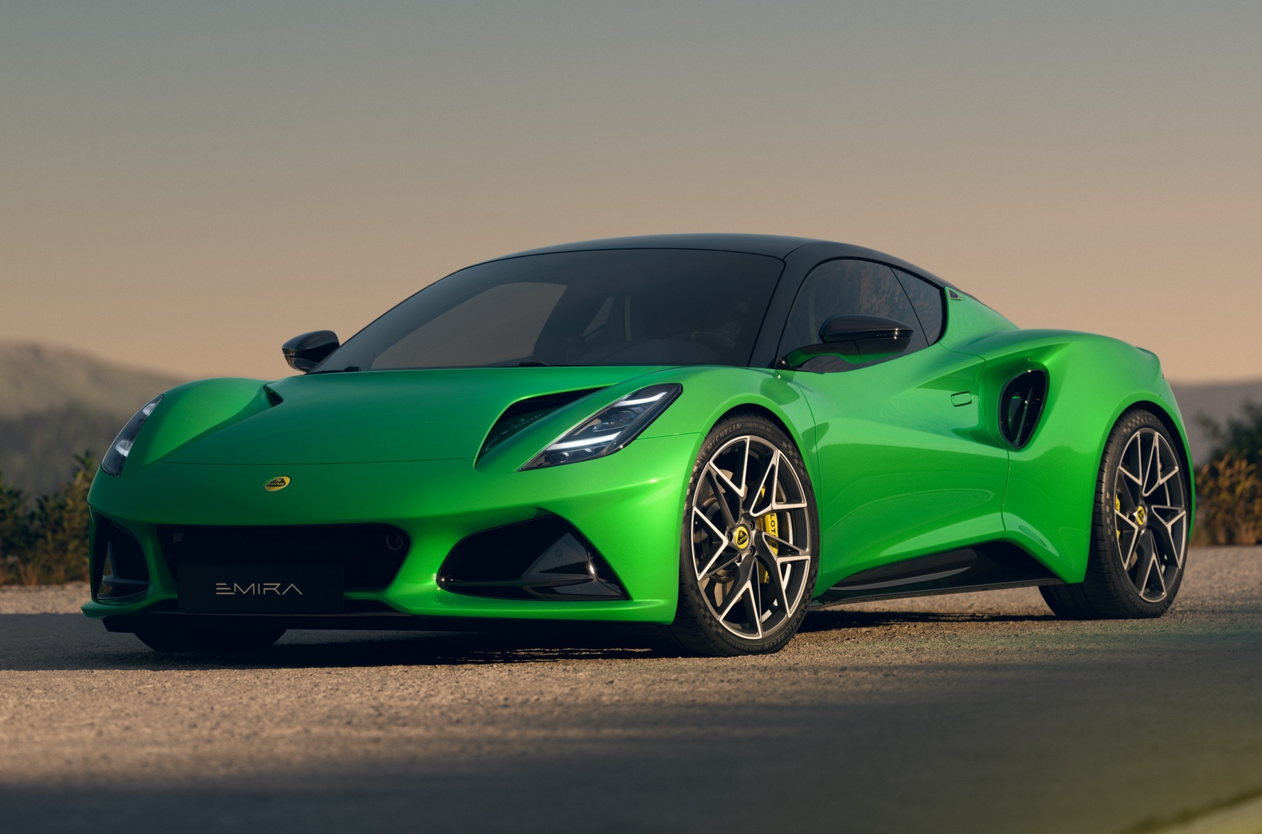 Последний бензиновый спорткар Lotus обновился и получил драйверскую версию