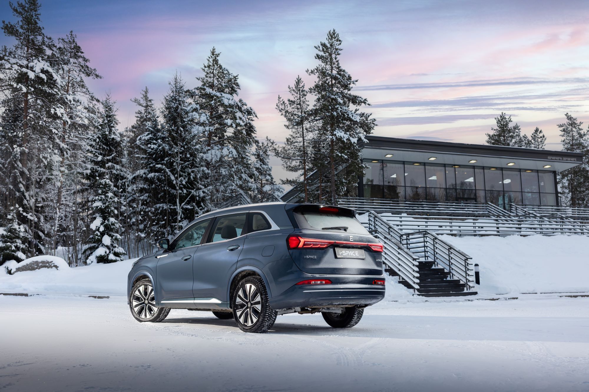 Evolute открыл продажи полноприводных кроссоверов i-Space