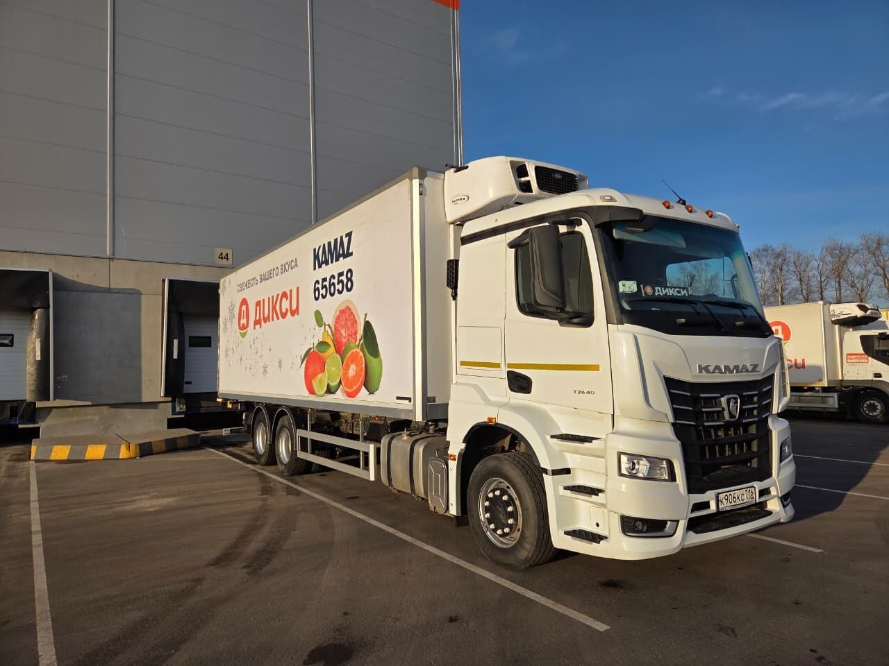 КамАЗ разработал трёхосный фургон для российских ритейлеров
