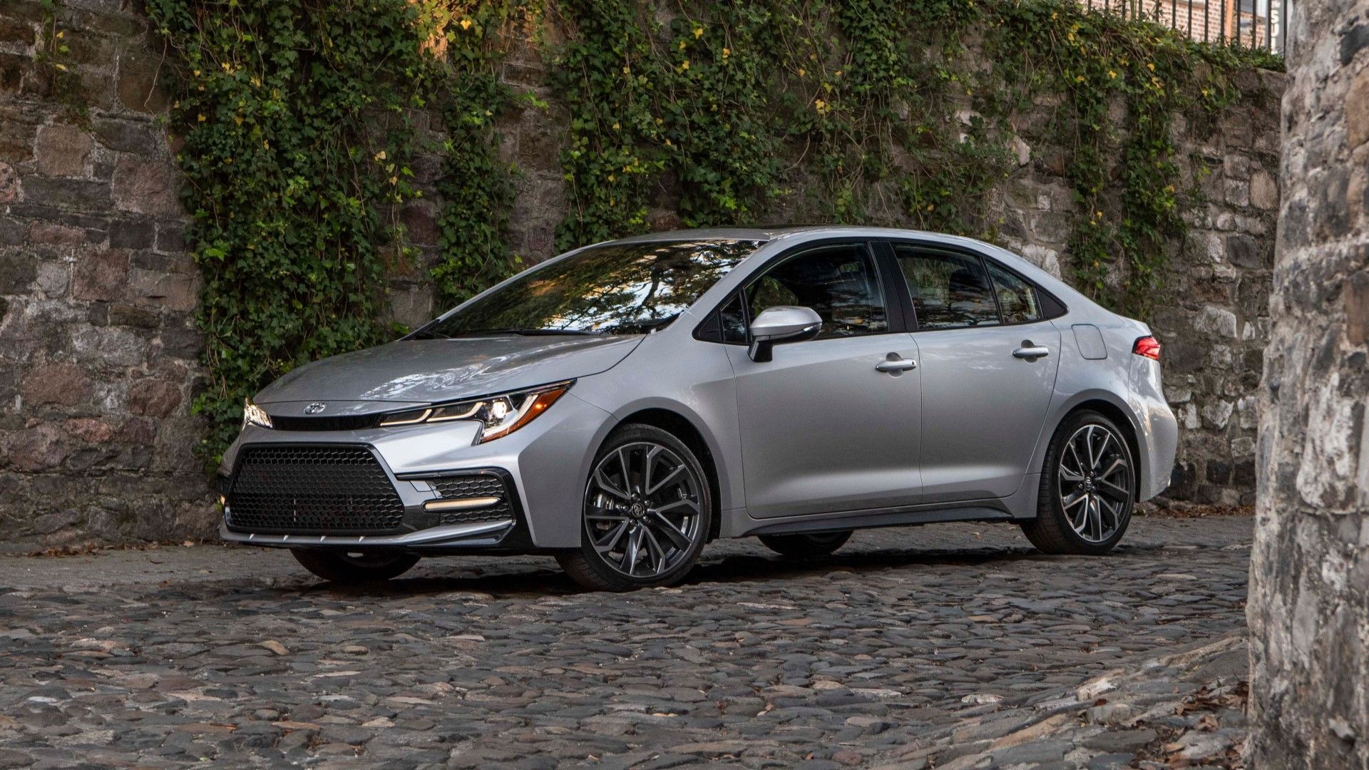 Перечислены 10 седанов, которые с годами не теряют в цене