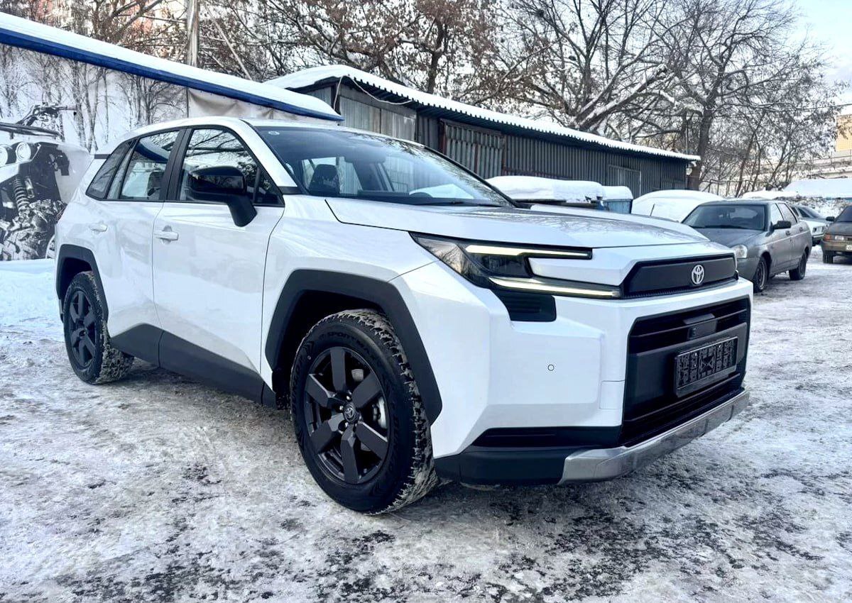 В Россию начали поставлять Toyota RAV4 нового поколения