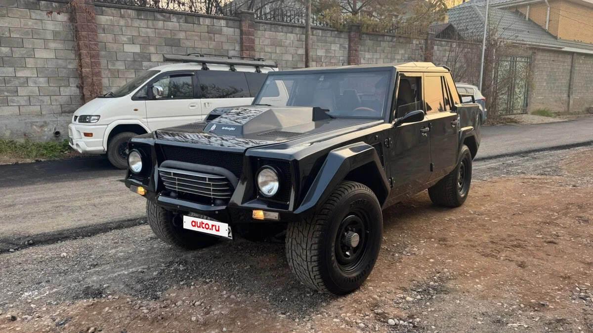 В Казахстане продают редчайший внедорожник Lamborghini LM002 1989 года выпуска