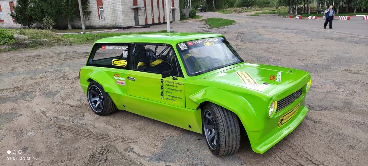 В Петербурге выставили на продажу 400-сильный спорткар, имитирующий ВАЗ-2102