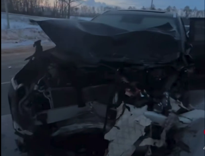 Владелец Jaecoo J8 в России показал последствия лобового ДТП с Toyota