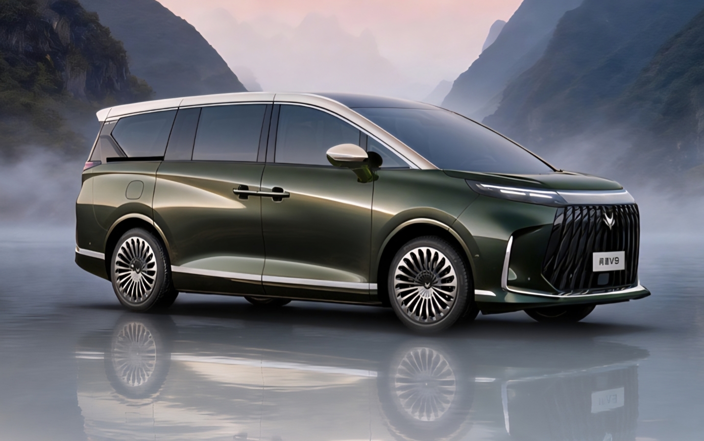 В Китае представлен первый в мире минивэн с каркасом безопасности