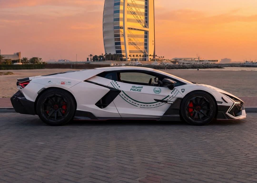 Lamborghini Revuelto от Mansory поступил на службу в полицию Дубая