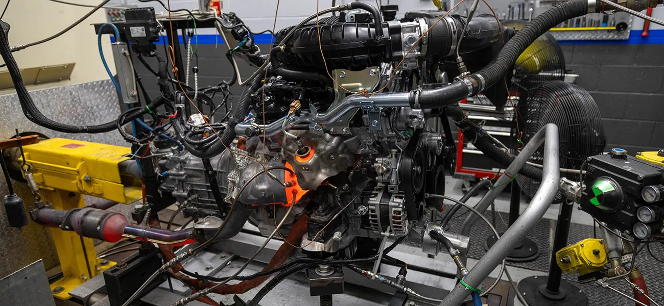 Nissan показал на видео, как мотор раскаляется в автопутешествии