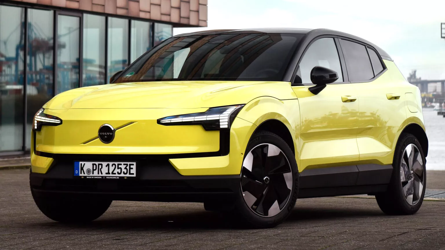 Volvo отзовет 40 тысяч электромобилей EX30 из-за риска возгорания аккумуляторов