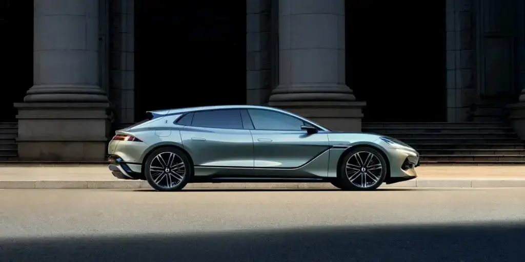 BYD представила электромобиль с запасом хода 1036 км